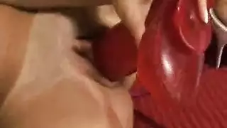 ابنة صغيرة تمارس الجنس مع صديق أبيها
