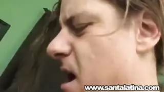 المراهقة تغوي رجل أب لممارسة جنس عنيف في كل الأوضاع