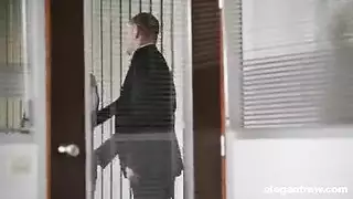 نيك المديرة القزم
