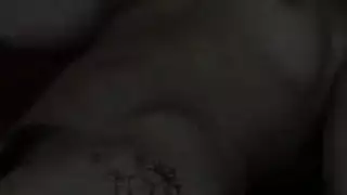 يفركها حتى تقذف عليه