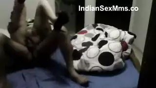 سكس عربي ساخن: ميلف مصرية تركب وتئن على القضيب