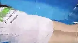 عاهرة ذات طيز صغيرة تأخذه كله داخلها
