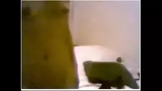 جلسة تسجيل تتحول إلى ممارسة جنس جماعي صريح مع مطربات