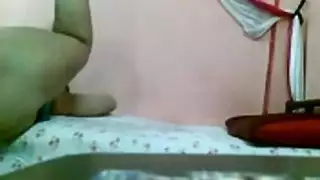 أم مصرية تأخذ عدة زبور في مهبلها