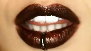 ماراثون إباحي مع عاهرة سمراء مثيرة