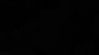 شرموطتي تعرض طيزها الكبير امامي في الطريق و انا احلب زبي على حلاوته