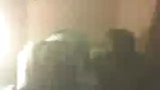 أريكة حمراء، شرج قاسٍ: ميا بريز تأخذه بعمق