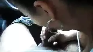 عذارى صغيرات يتم تناولهن بقوة