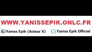 فتاة مسلمة تنزل وتبتلع الأدلة