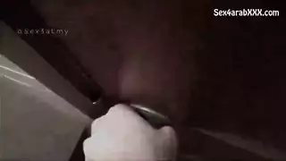 ممارسة سريعة في الحمام تتحول إلى شرج عنيف