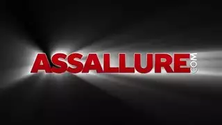 نجم بورن شقراء تأخذ قضيب أسود وحشي عميقاً داخلها