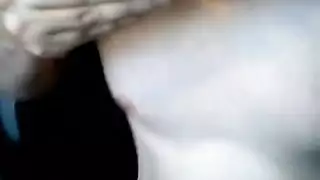 الهرة الأكل تنورة