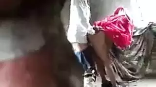 شابان مثاران يهيمان بالقضبان العملاقة
