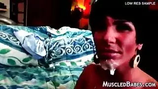 شقراء مومس المكتب تأخذ نيك عنيف على مكتبها من رجلها