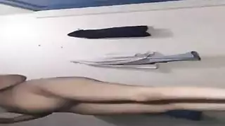يضبط زوجةابيه تكلم عشيقها بالتلفون فيعاقبها