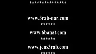 فتاة تلعب بألعاب لإباحة