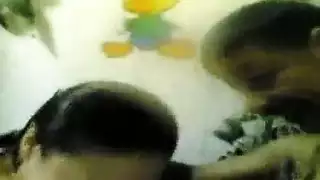 رجل يعذب مرأ وتعريتها يكتف