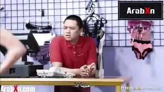 في متجر الملابس الداخلية