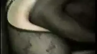 خيانة مع الجارة: جلسة ضرب عرقية مختلطة في المنزل