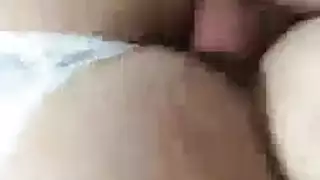 جلسة دراسة إباحية: طالبات جامعيات تأخذ القضيب في كل ثقب