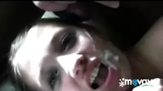 شباب أصغر سنّاً يُمتعون الأم والابنة