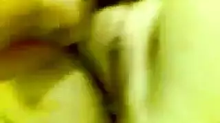 ينيكها خصب عنها في السرير و يقزف في كسها