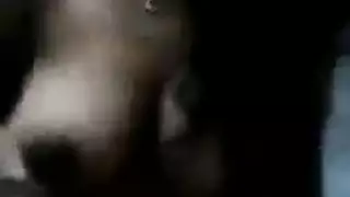 جميلة يائسة تمص وتضاجع في مشهد دفع خلفي مكثف