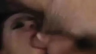مراهقة تمتص أختها