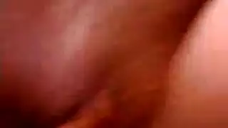 مهرجان جنس ثلاثي للطلاب بين سبورات الفصل