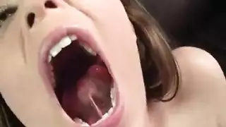 رئيس زاحف يختلس النظر إلى سروال زوجة نائمة