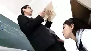 تلميذات يغتصبن المعلم