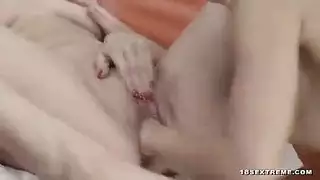 لطيف شقراء مشعرات لها الحمار