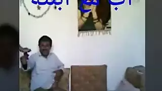 ادخلا هو بطيز وهي نامه فلما صحيت سكتت