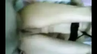 طبيب يلعب فى كسها بصباعه