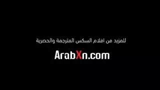 أخوة غير أشقاء يجنون: جماع عميق في الحلق وإنهاء بحقن مني كريمي