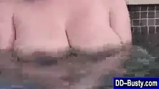 امراء شقراء مع رجل اصلع