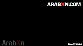 ام تعلم بنتهه عله ممارسه الجنس و مترجم