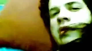 يلحس كس امه النابمه ويبعبص فيه