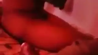 جنس فموي مزدوج من برونيتات مكتنزات في خيال إباحي
