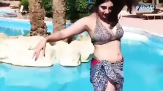 مصرية مربربة ترقص تانجو