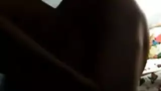 أفلام جنسية مثلي الجنس ولعب البول: صبيان يتبادلان أمطار ذهبية