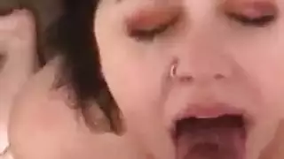 سحاقيات هاويات تثمل وتتمتع بلحس الكس