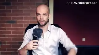 يقذف عليها صاحب الزوج دياثه