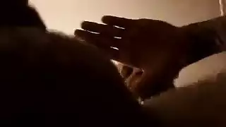مراهقة هواة تستعرض جسدها في فيديو منزلي خام