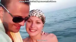 فتيات صغيرات يتوقن لقضيب صارم