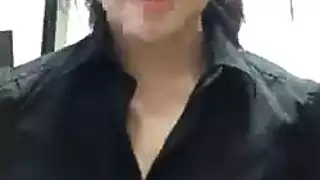 التظاهر بالنقاء يجعل مهبلها أكثر بللاً
