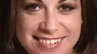 تلميذة المعلمة نادية تتفوق في الحلق العميق والركوب