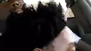 أليكسيس باي تفتح ساقيها لجنس جماعي ملطخ بالعشب