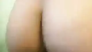ثلاث فتيات ساخنات يتقاسمن قضيباً ضخماً