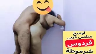 حركة إباحية خام: ضرب ذلك الكس المتزوج الحلو دون أن يلاحظ
